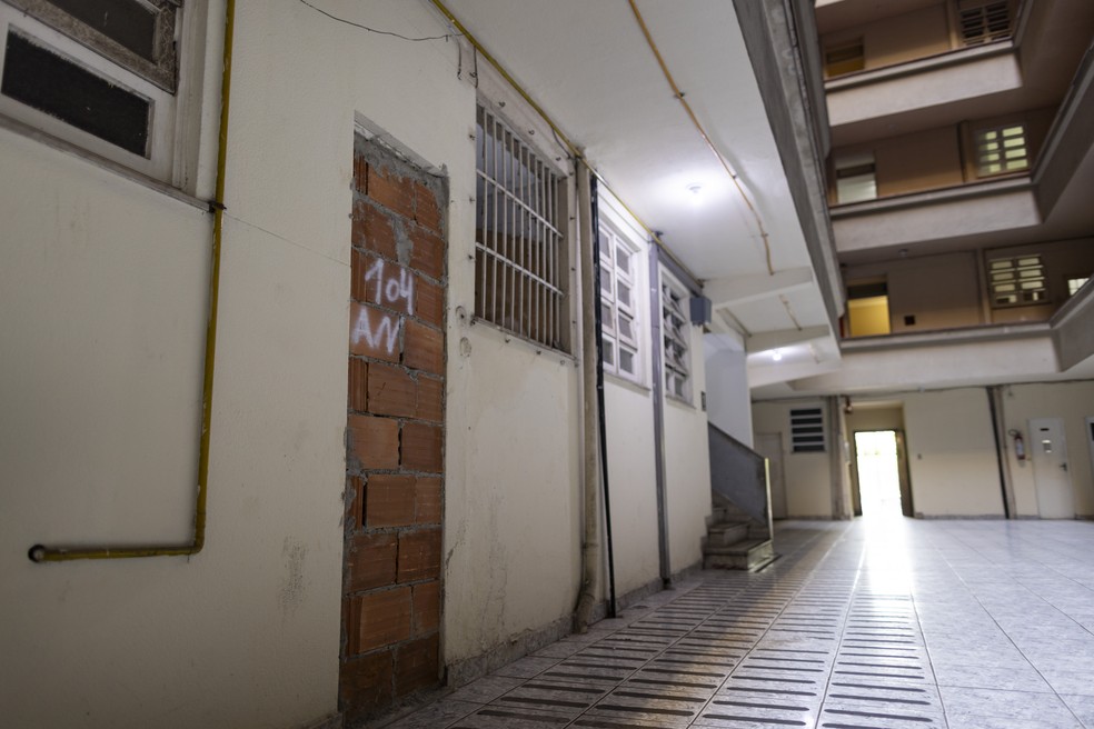 Apartamento com entrada bloqueada — Foto: Márcia Foletto