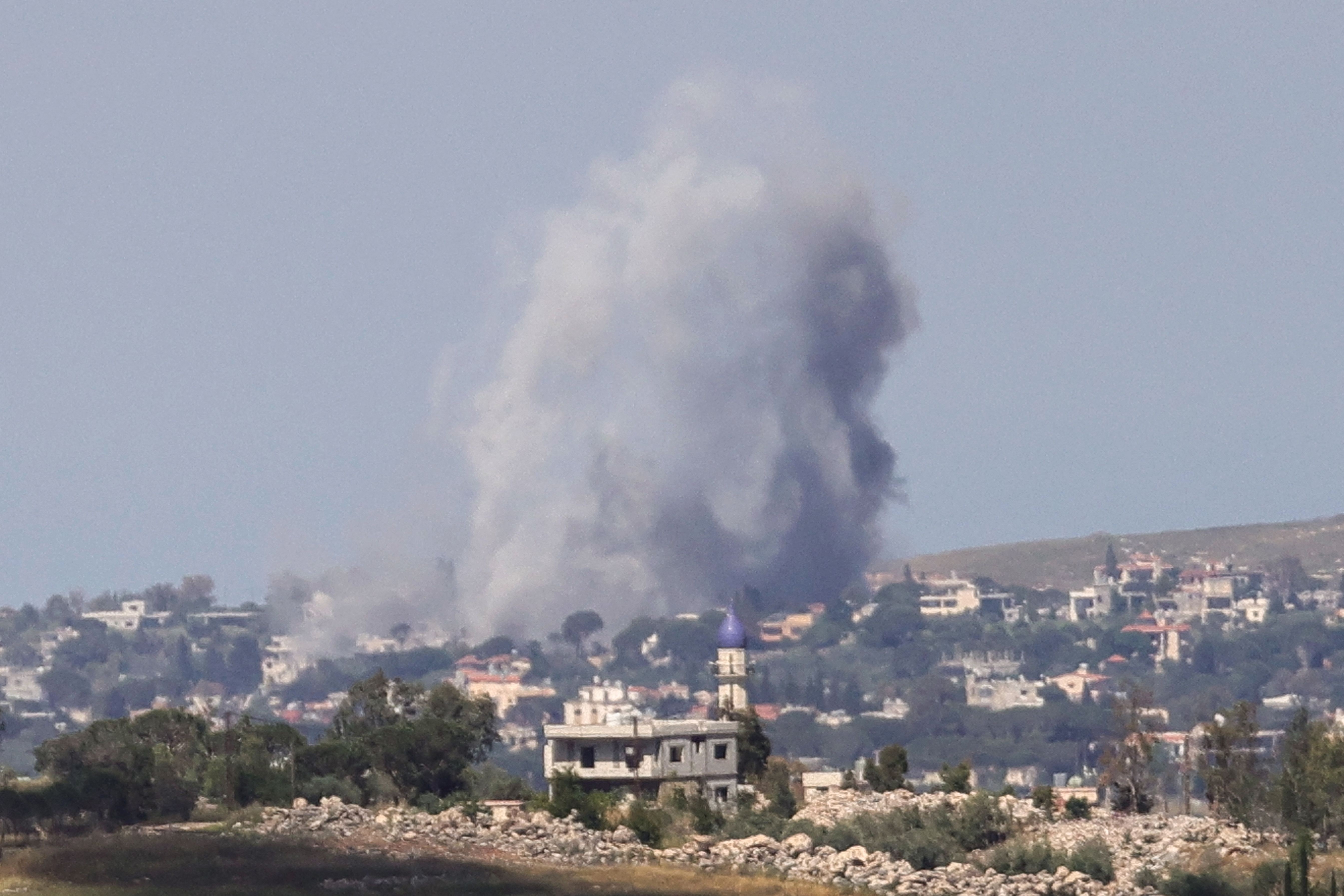 Israel e Líbano concordam em implementar cessar-fogo e criar zonas de segurança para afastar Hezbollah do sul do país