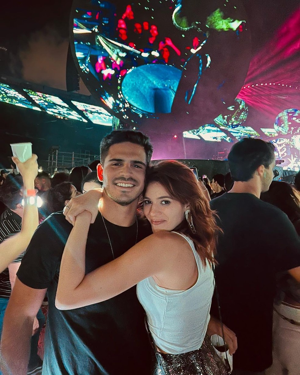 Ana Clara posa em festa ao lado do namorado, o advogado Bruno Tumolli — Foto: Reprodução/Instagram