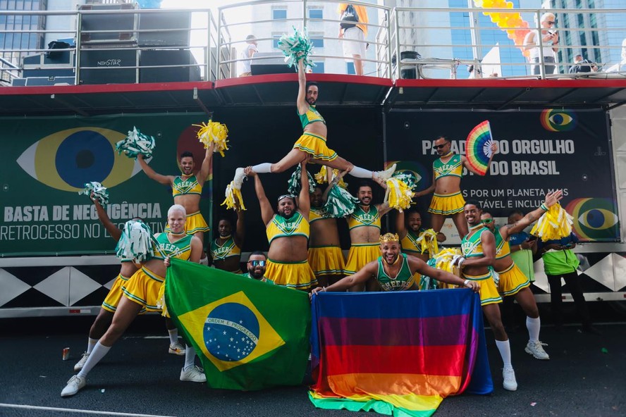 Parada LGBTQIA+ tem pré-candidatos à prefeitura e público de verde e ...