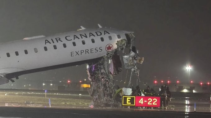 Controladores de voo abandonaram posto de trabalho antes de acidente que deixou dois mortos em aeroporto de Nova York - QTU Questões do Universo
