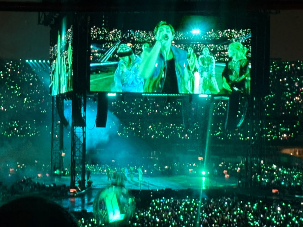 BTS lota MorumBIS com pop, R&B e fãs fervorosas, sete anos após última passagem pelo Brasil