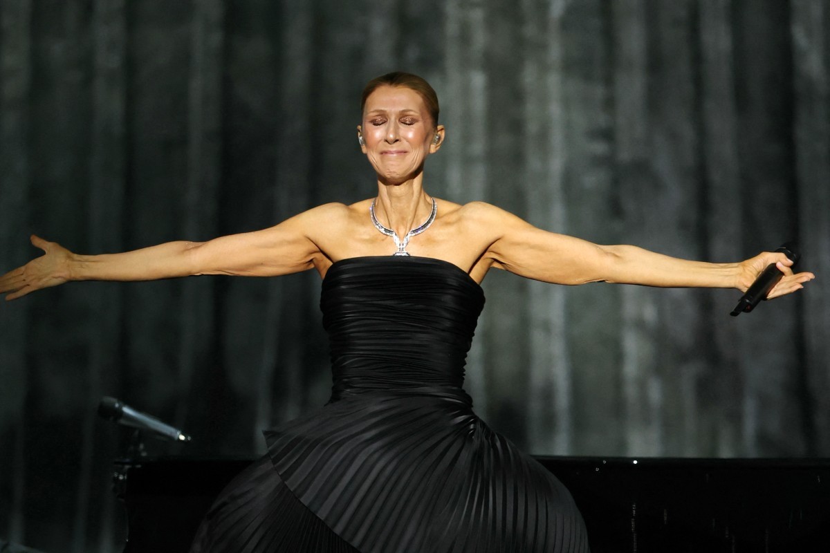 Céline Dion retorna aos palcos após seis anos com emoção e promessa