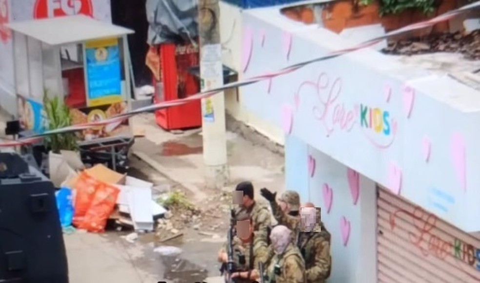 Operation in Complexo da Mare — Photo: reproduction