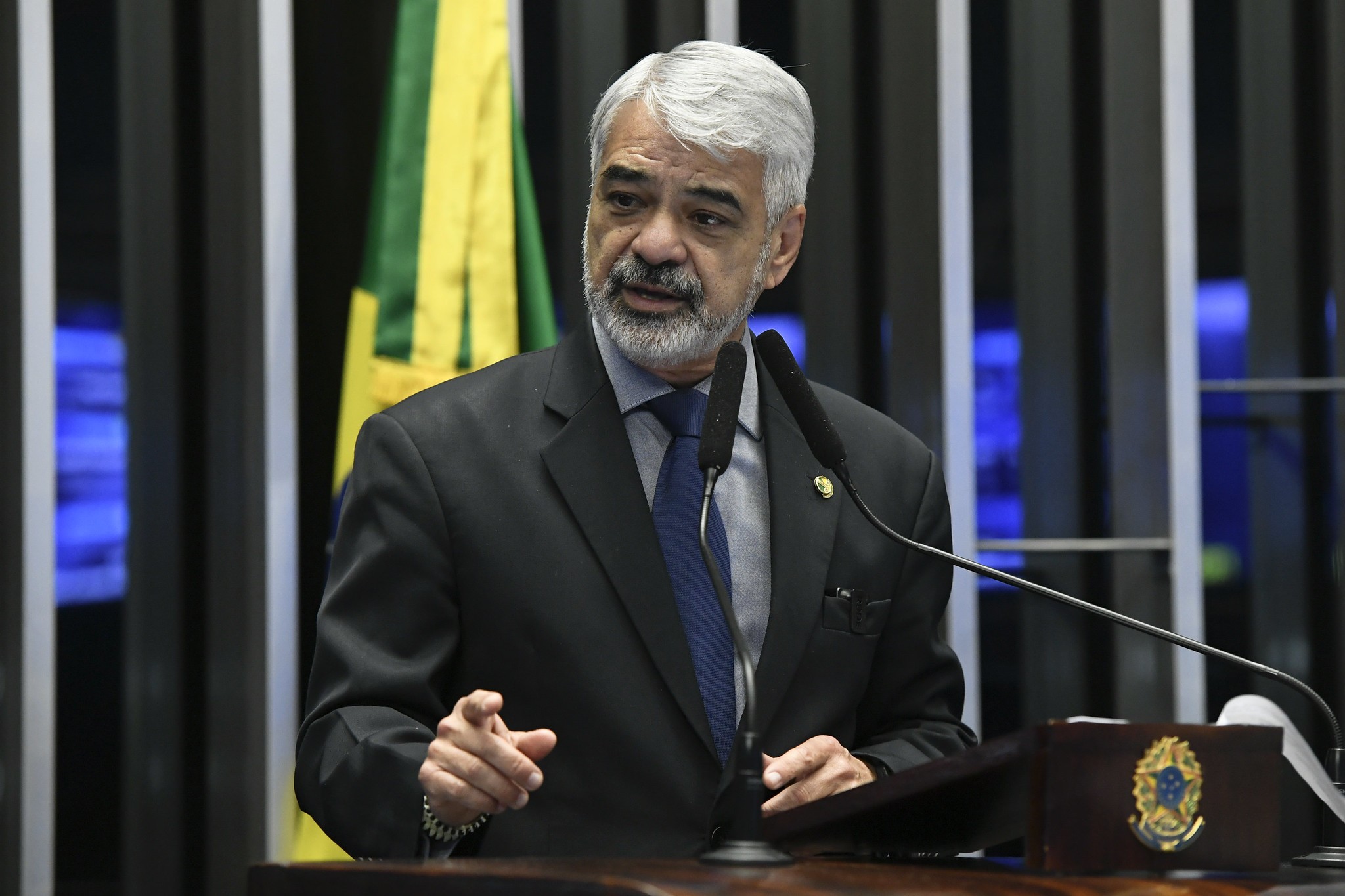 Senador do PT pede suspensão de redes de bolsonarista que disse 