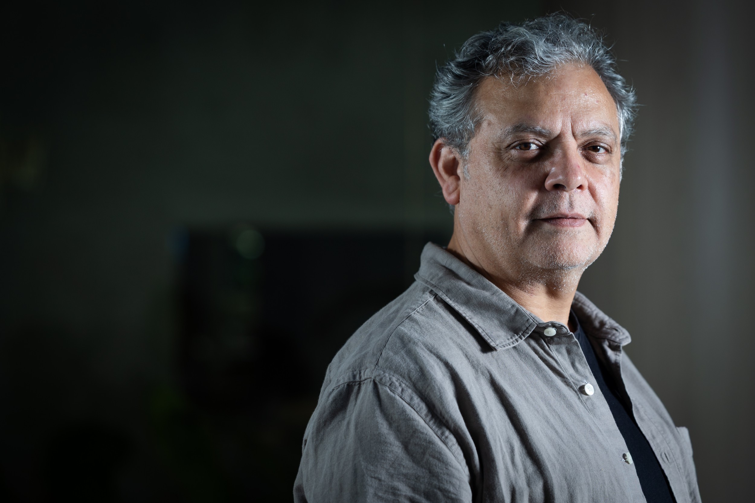 ‘Bukele decide quem é criminoso em El Salvador’, diz jornalista que precisou deixar o país após investigar ligação do governo com criminosos