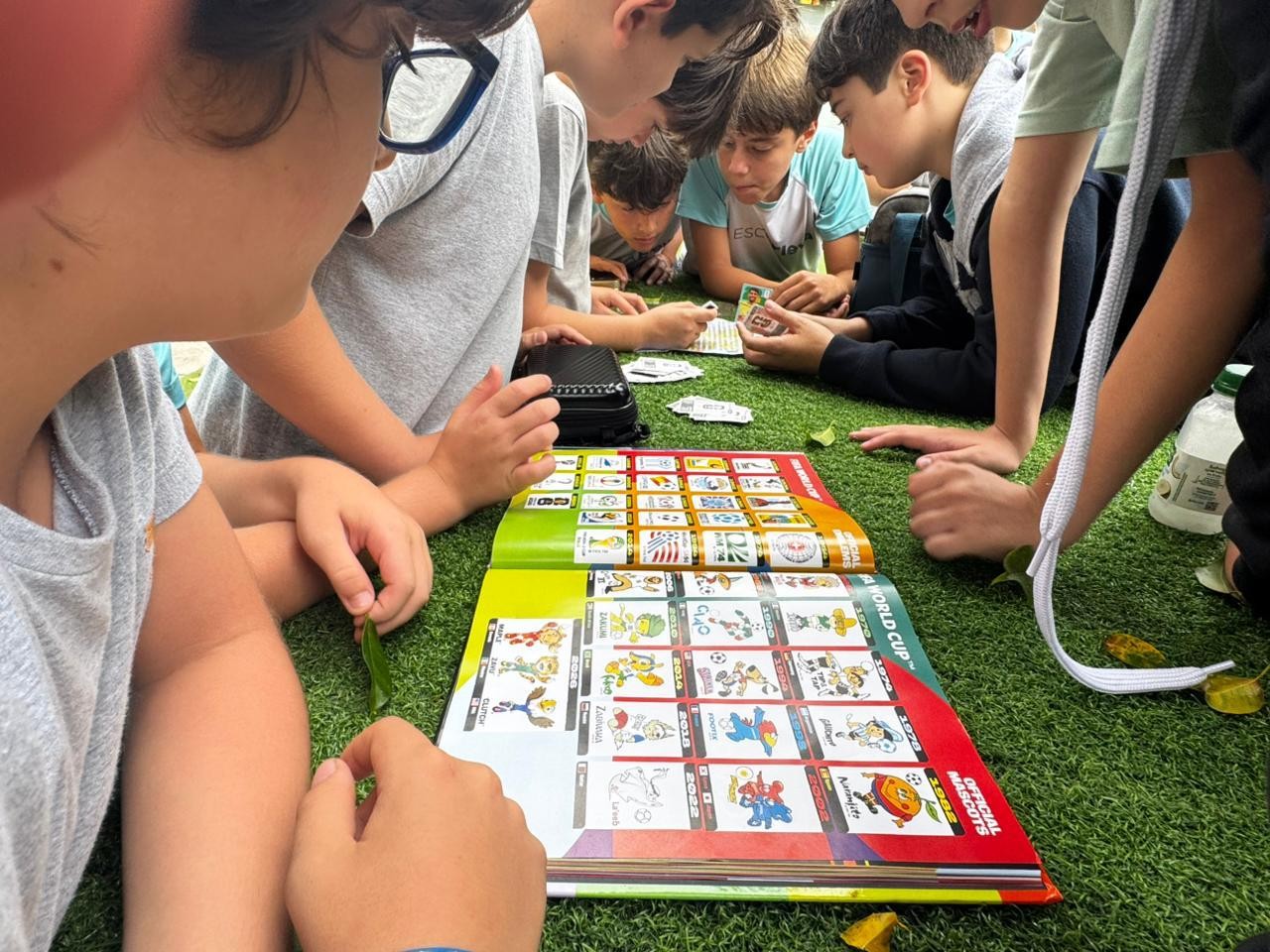 A pedagogia da troca de figurinhas