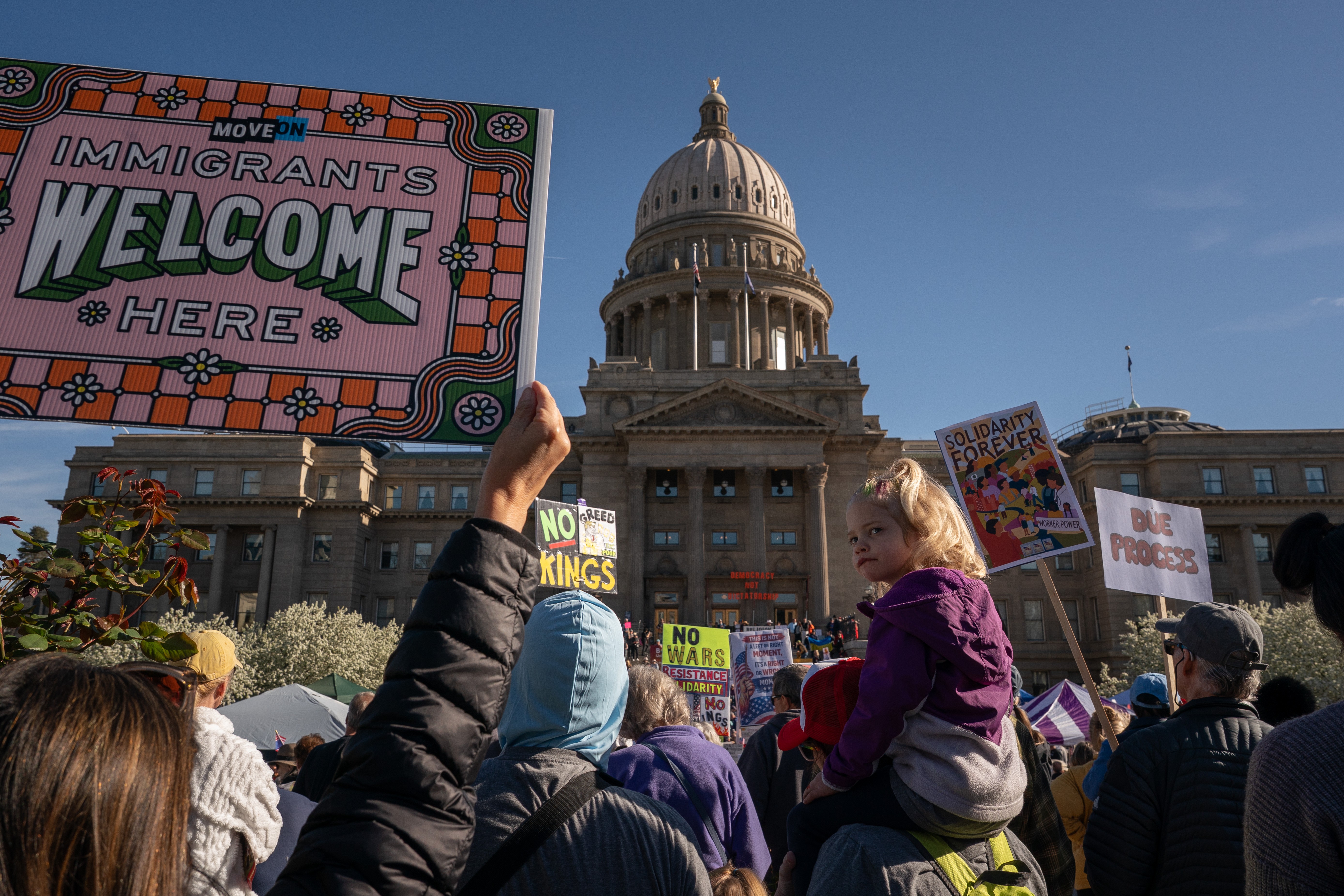 'Sem Reis': Protestos contra o governo Trump se espalham pelos EUA e pelo mundo