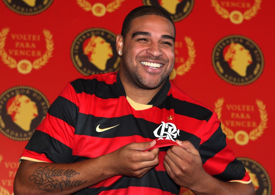 Adriano Imperador, ídolo do Flamengo, irá se despedir dos gramados neste domingo