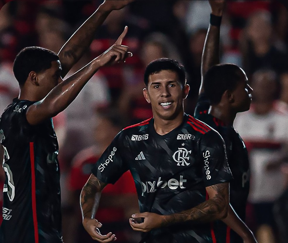 Felipe Teresa comemora o gol marcado pelo Flamengo contra o Bangu — Foto: Flamengo / Divulgação