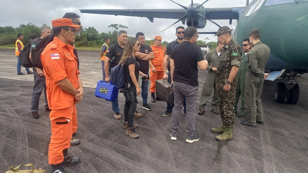 Equipes mobilizadas para o translado dos corpos das 14 vítimas do acidente aéreo em Barcelos, interior do Amazonas, para Manaus — Foto: Divulgação/Governo do Amazonas