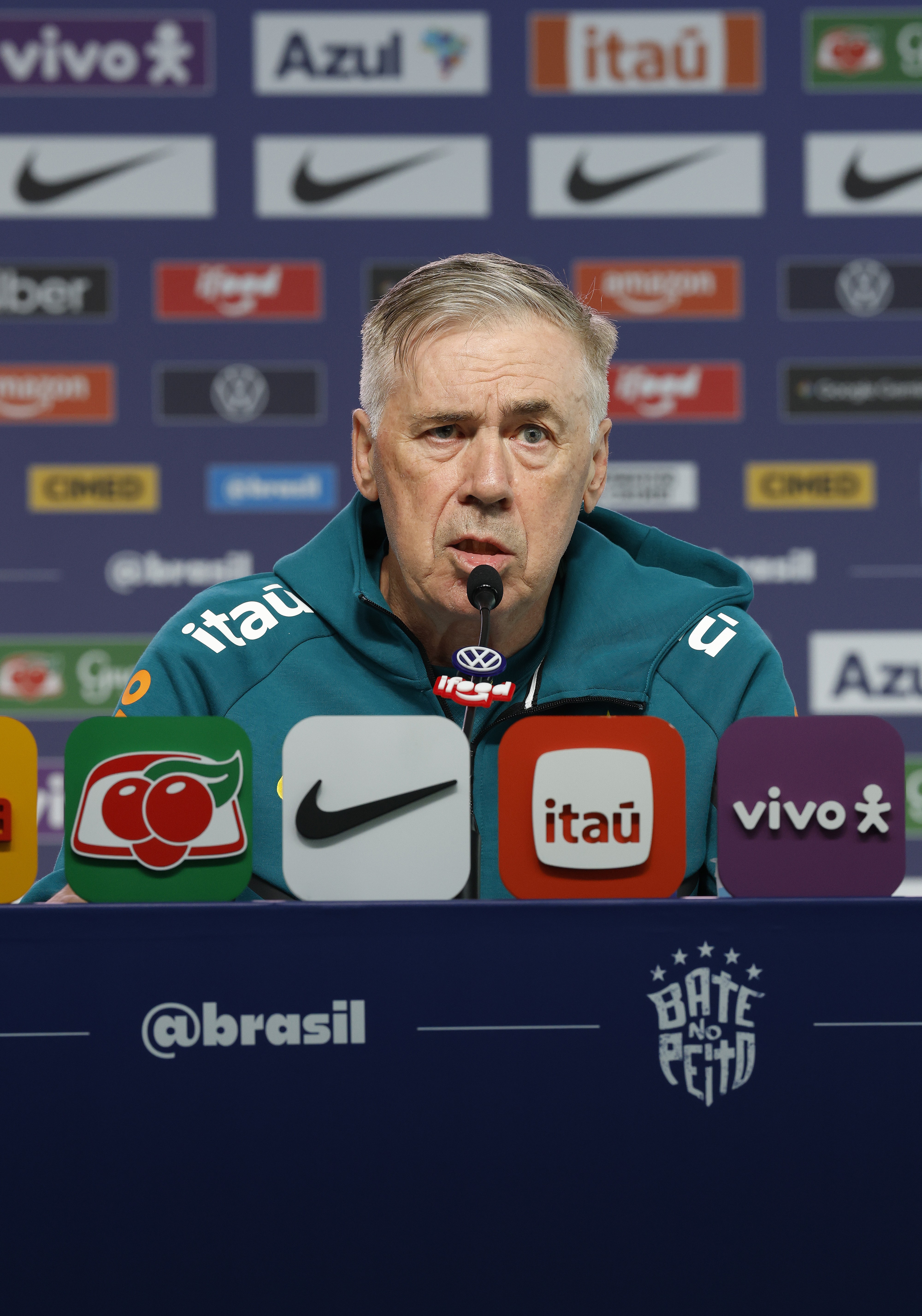 Aniversariante do dia, Ancelotti trouxe paz à sele