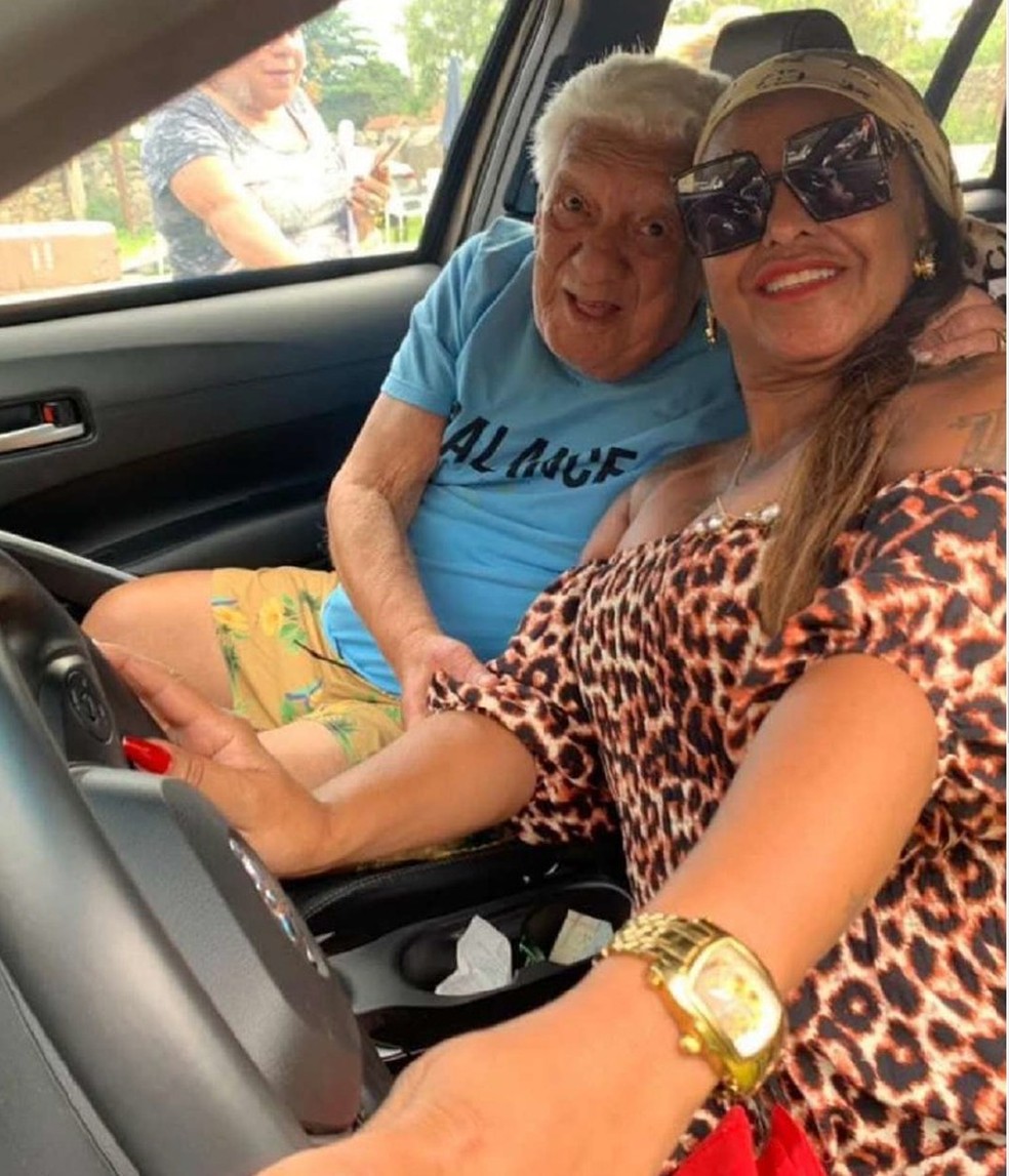 Piruinha e Edclea num passeio de carro — Foto: Reprodução