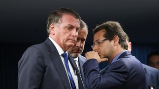 Ex-presidente Jair Bolsonaro assiste julgamento que pode torná-lo réu pela trama golpista — Foto: Gustavo Moreno / STF