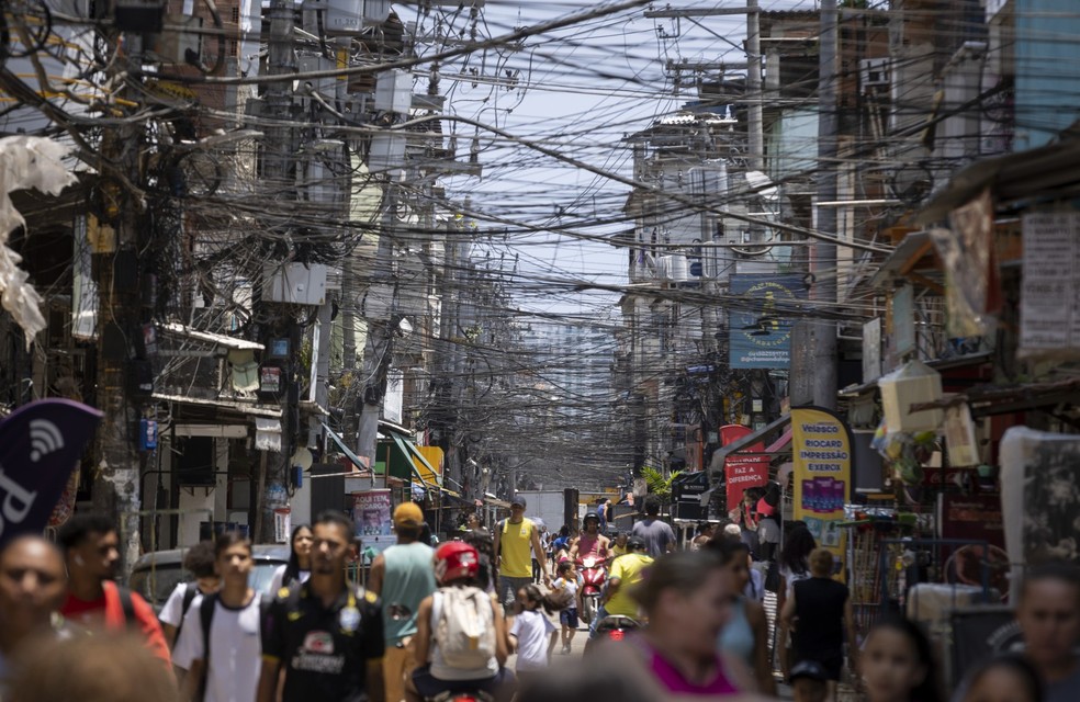 Favela Rio das Pedras, Zona Sudoeste do Rio: iluminação pública, becos e vielas são lembrados em documento enviado ao STF — Foto: Márcia Foletto/Agência O Globo/21/01/2025