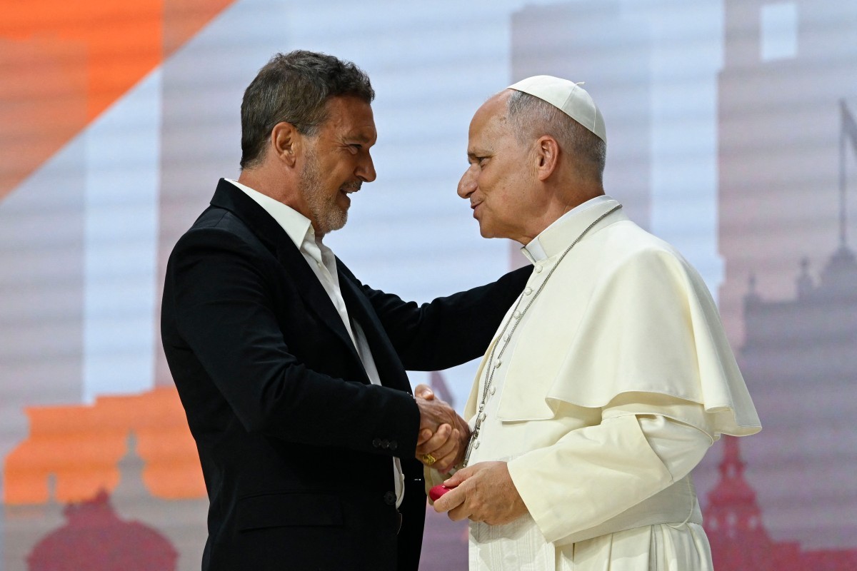 Antonio Banderas participa de evento com Papa Leão XIV em Ma