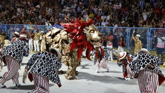 Desfile da Viradouro — Foto: Domingos Peixoto / O Globo
