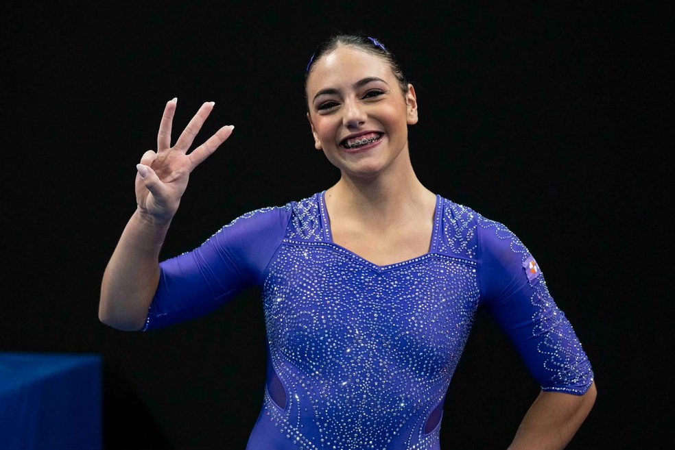 Sophia Weisberg foi bronze nas paralelas no Pan-Americano de Gin&aacute;stica Art&iacute;stica &mdash; Foto: MeloGym/CBG
