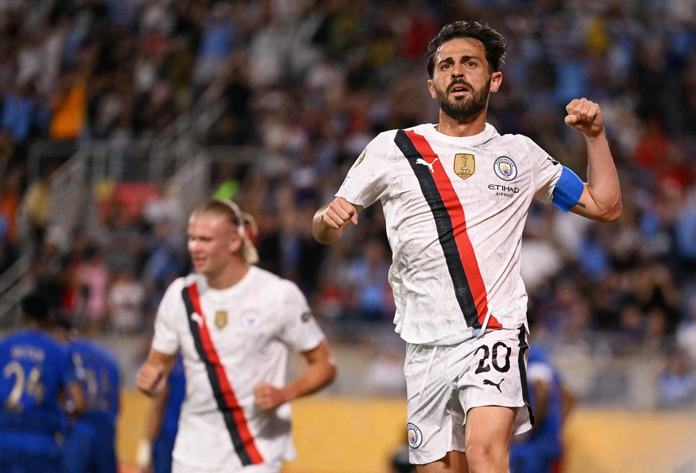 Bernardo Silva abriu o placar para o City — Foto: Chandan Khanna / AFP