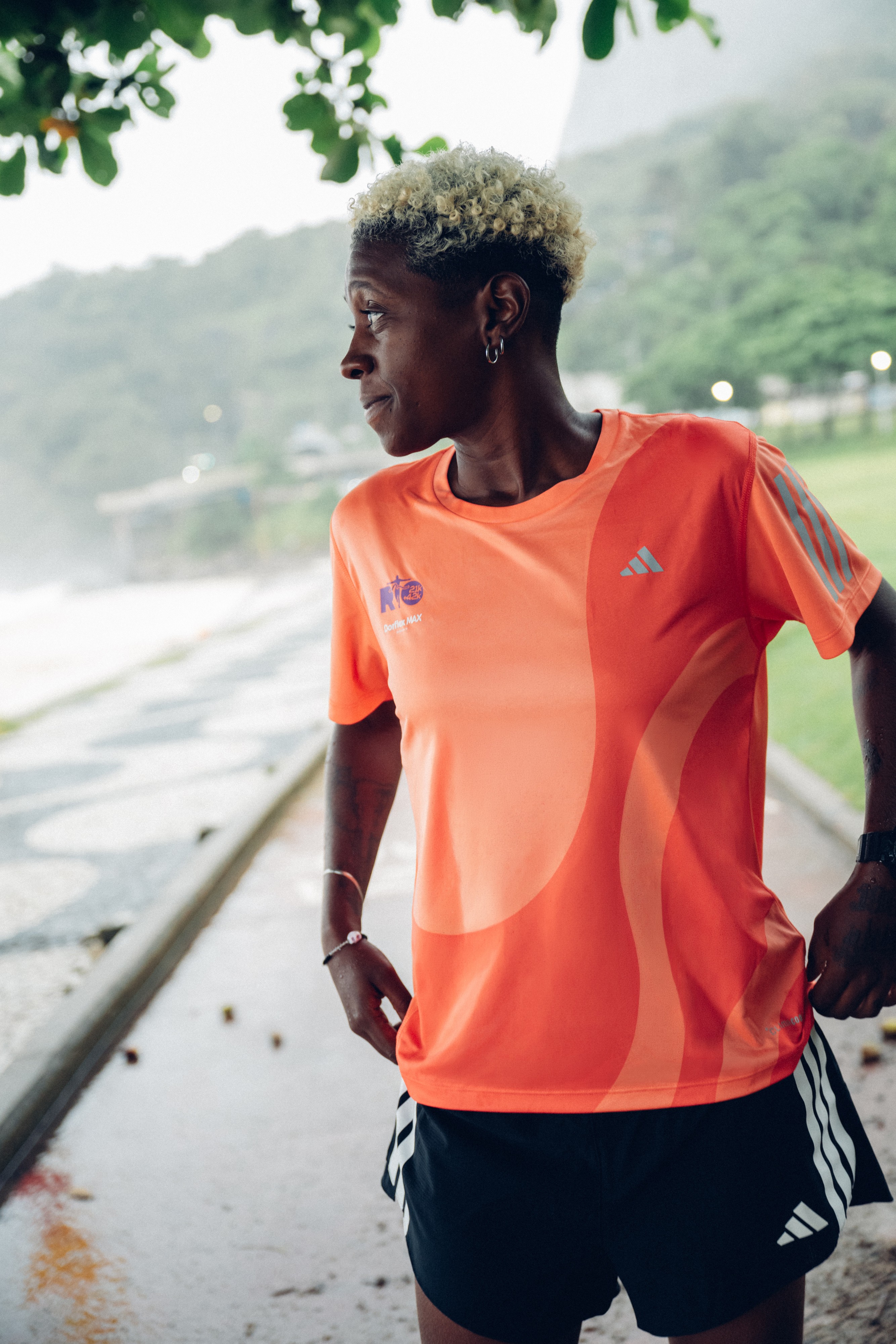 Exclusivo: Camisetas da Maratona do Rio de 2026 são inspiradas no futebol; conheça os itens desejo da prova