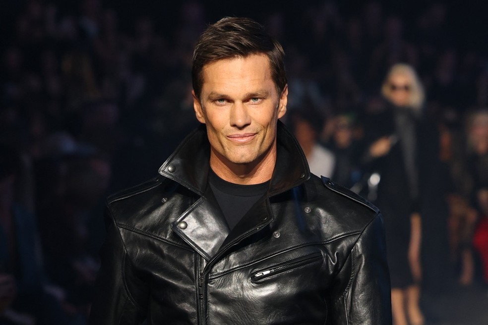 Tom Brady em seu primeiro desfile pela Gucci &mdash; Foto: ANGELA WEISS / AFP