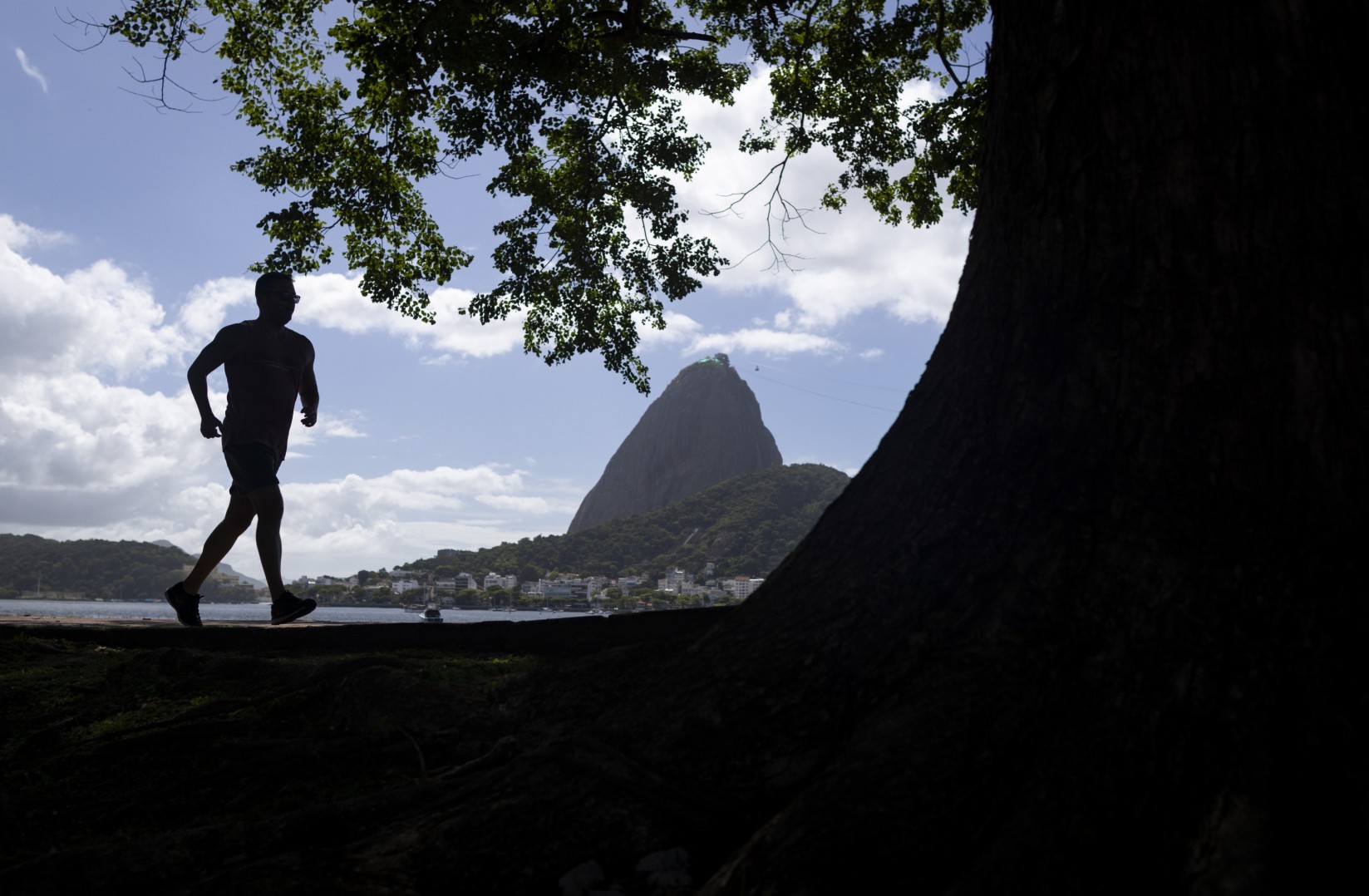 No Rio, dupla faz o 'rapa' no Aterro do Flamengo e 15 vítimas enchem delegacia