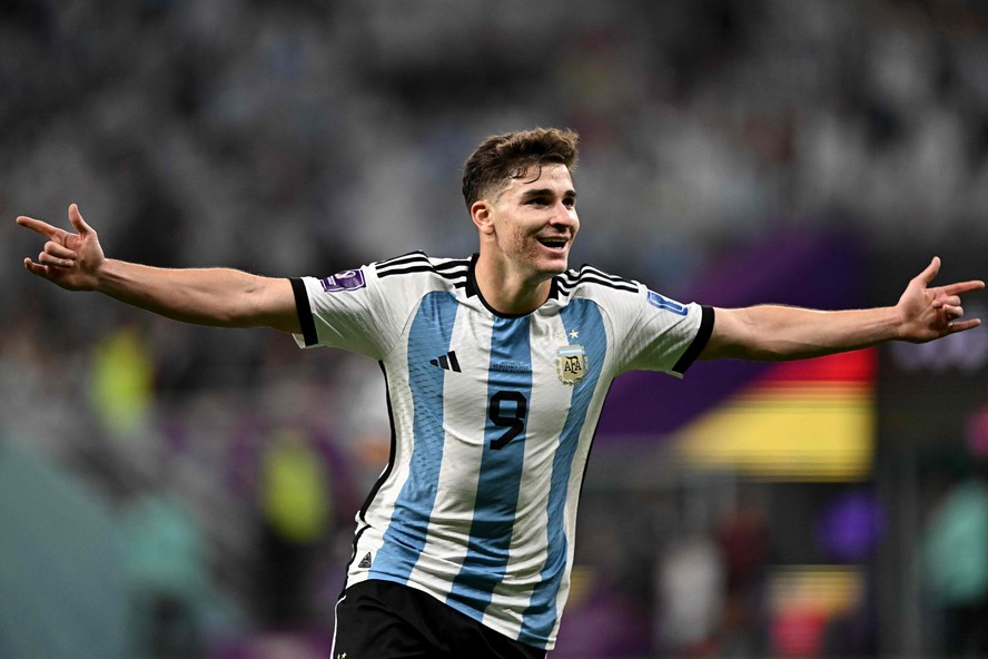Julián Álvarez pede para sair do Manchester City em busca de mais
