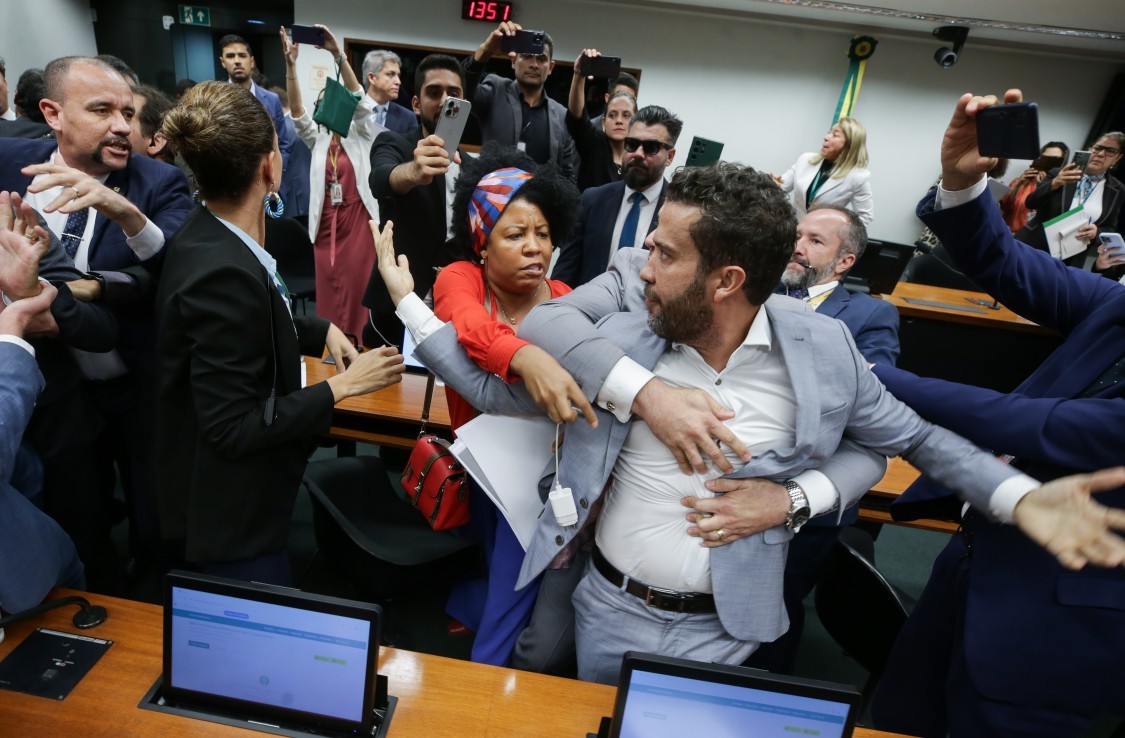 Da ecologia à rachadinha: as mudanças na Rede após a debandada dos marineiros