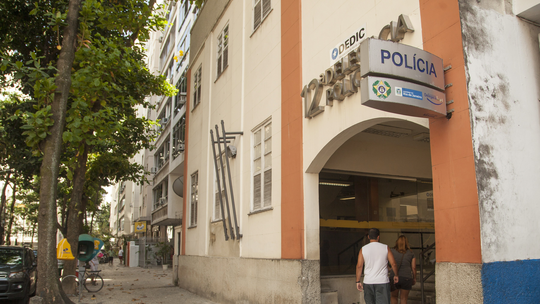 Foragido por estupro de vulnerável é preso por policiais em Copacabana, a 250 metros do batalhão do bairro