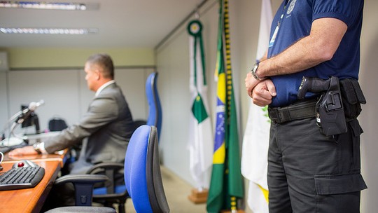 De olho na violência, magistrados discutem a própria segurança e visitam até 'Caveirão' 