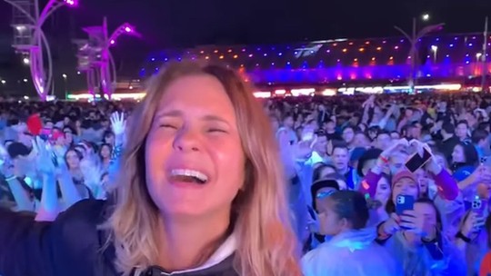 Adriana Esteves é ovacionada no Rock in Rio aos gritos de 'Carminha!'