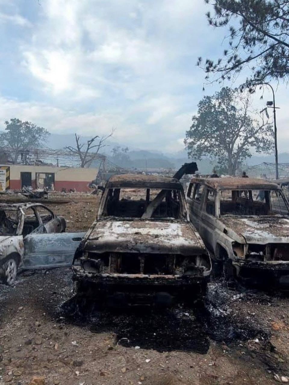 Fotos mostram destruição na base militar de La Carlota e no Forte Tiuna, em Caracas, após ataques dos EUA em 3 de janeiro— Foto: Reprodução