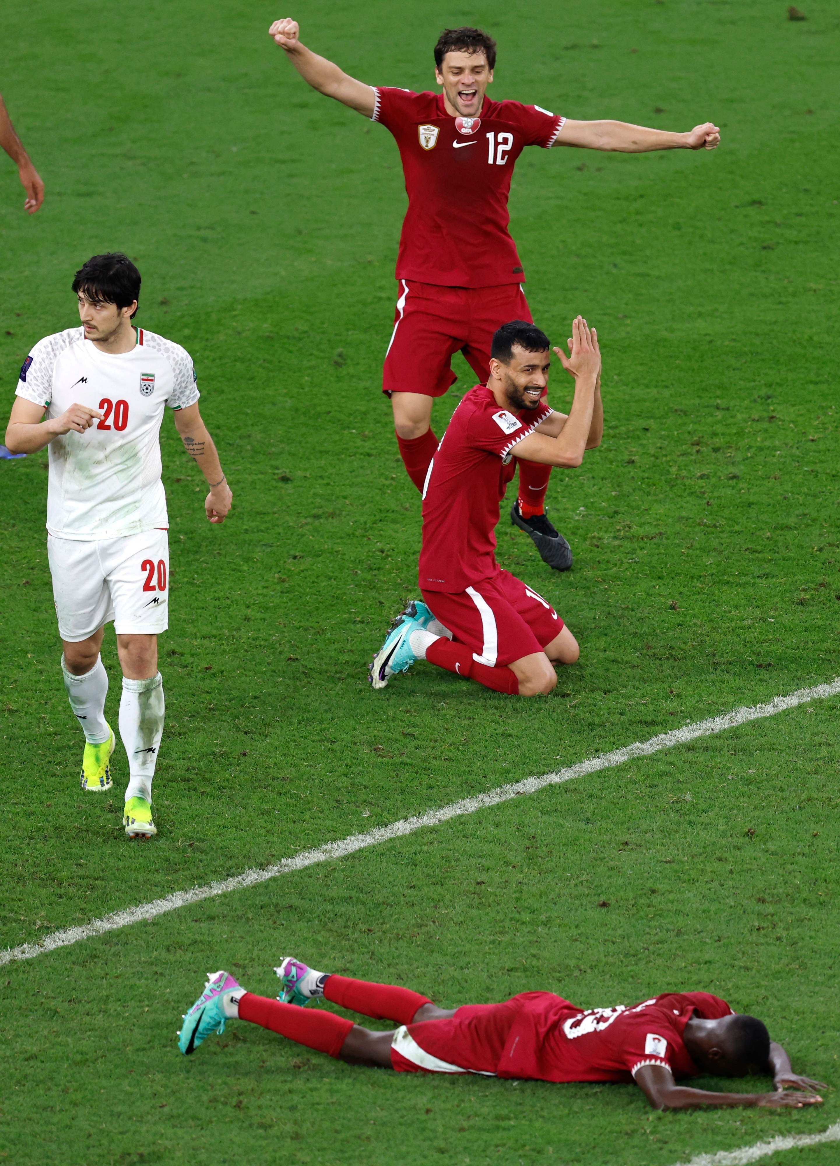 Sardar Azmoun, artilheiro histórico do Irã, não disputará a Copa do Mundo após foto com autoridades de Dubai