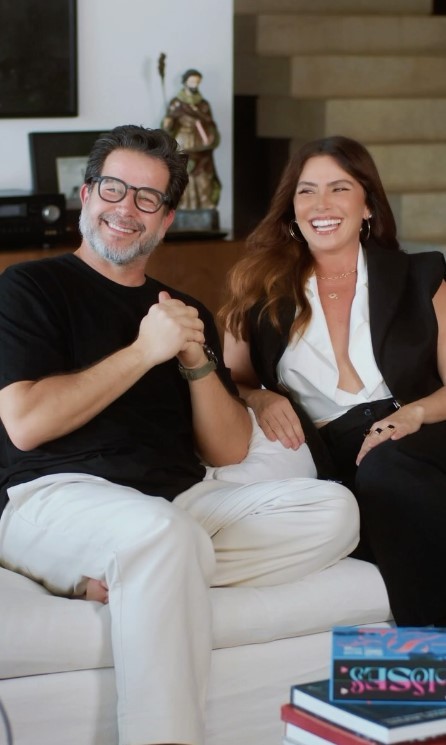 Giovanna Antonelli e Murilo Benício começaram a namorar durante as gravações de "O clone", em 2001. O casamento chegou ao fim em 2005, mas os dois sempre postam vídeos divertidos nas redes sociais e vão até trabalhar juntos em uma nova série