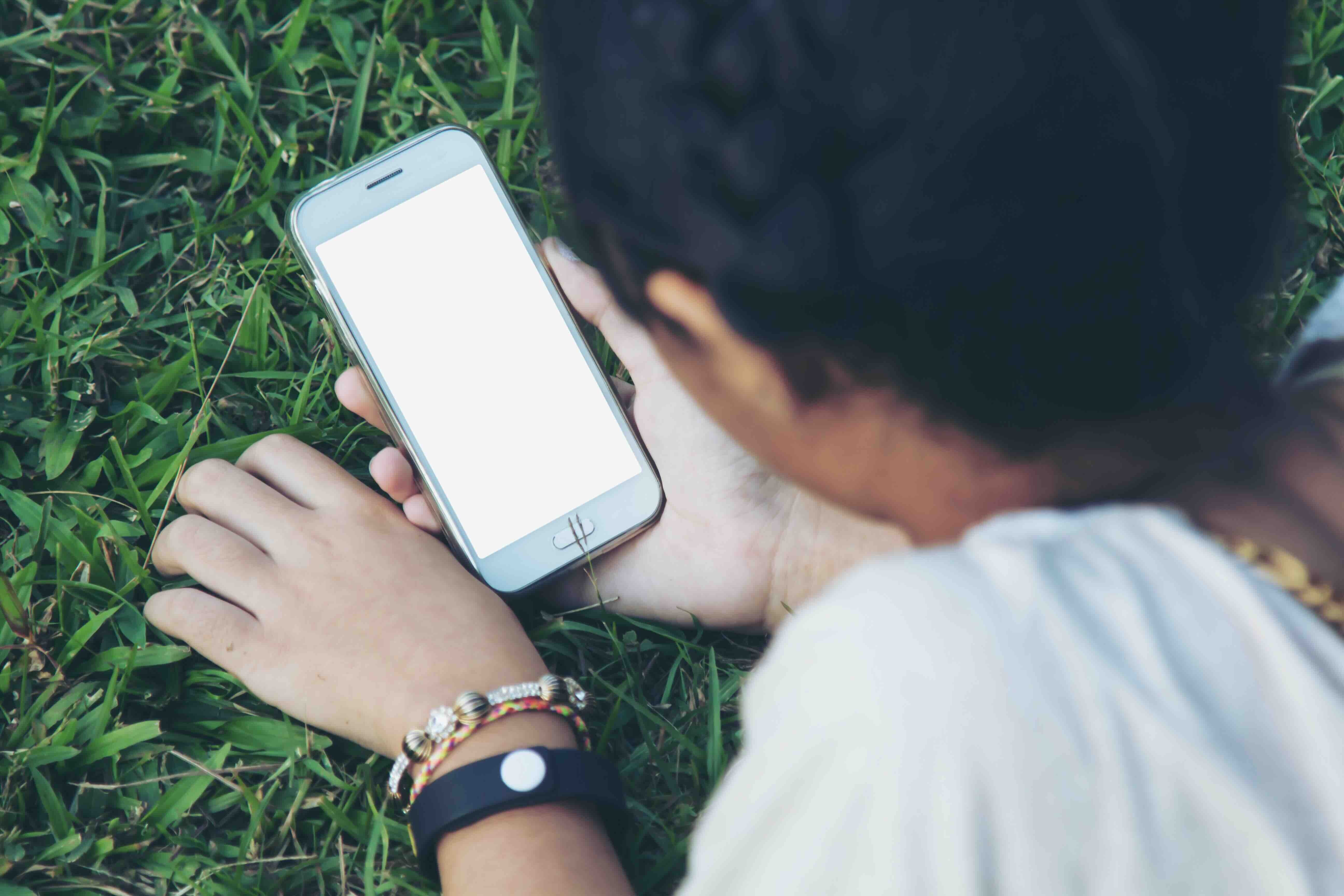 Celular para crianças: quando devo dar? - QTU Questões do Universo