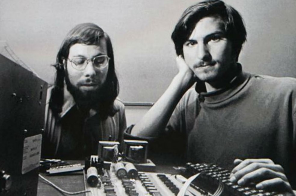 Steve Wozniak e Steve Jobs se conheceram na adolescência — Foto: Reprodução / La Nacion