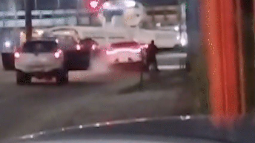 Vídeo mostra PMs atirando contra carro em que estaca secretário de Queimados morto na Avenida Brasil: 'Largou o aço'