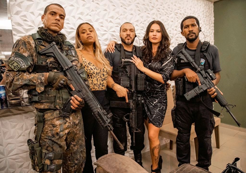 Marcello Melo Jr, Roberta Rodrigues e Belo posam nos bastidores de 'Veronika com K', nova série do Globoplay - QTU Questões do Universo