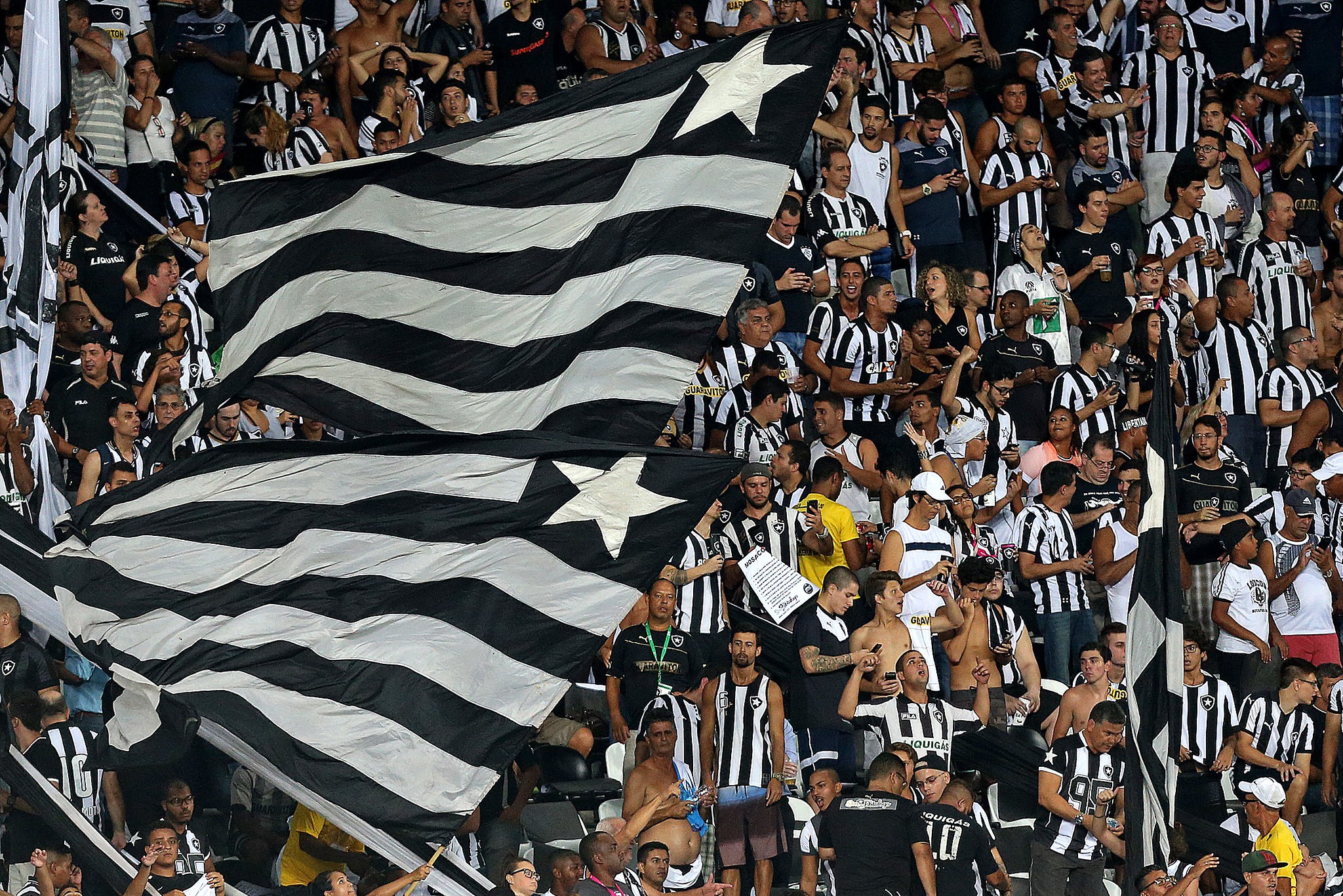 Torcida do Botafogo esgotou cinco de seis setores disponíveis para final da Libertadores contra o Atlético-MG