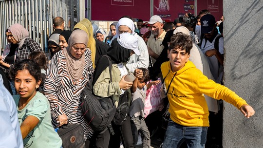 Número de palestinos que migraram para o Egito em seis meses de guerra pode chegar a 100 mil, diz embaixador