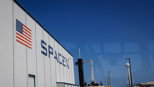 Avaliada em R$ 1 trilhão, SpaceX avalia plano de venda de ações na bolsa