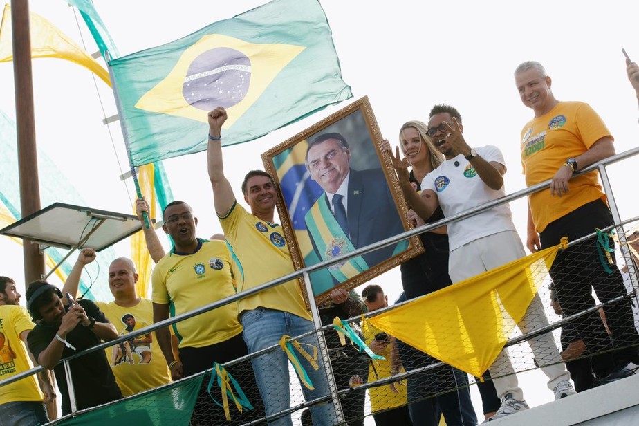 Flávio Bolsonaro participa de barqueata em Angra dos Reis e diz 'apostar' no Nordeste nesta eleição | Eleições 2026 | O Globo