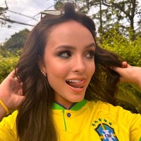 Comentarista da Globo, Alline Calandrini fala sobre visibilidade na Copa do  Mundo Feminina: 'Sou do Norte, gay e mulher