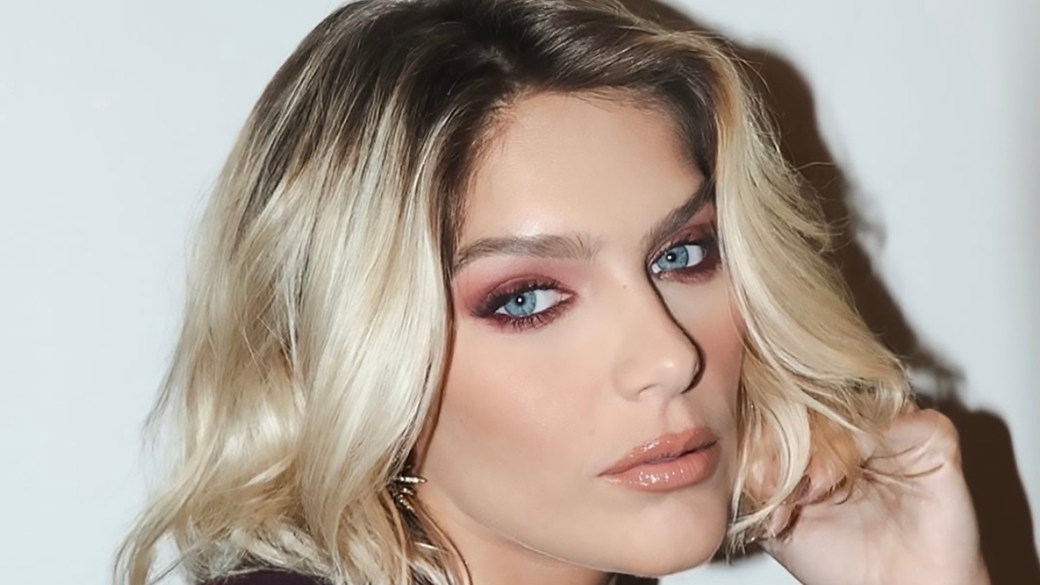 Isabella Santoni aborda status e aparências em nova peça