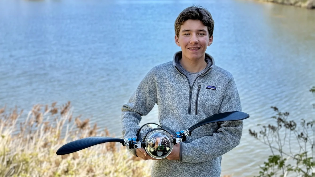 Adolescente canadense cria tartaruga robótica com IA para monitorar ameaças nos oceanos