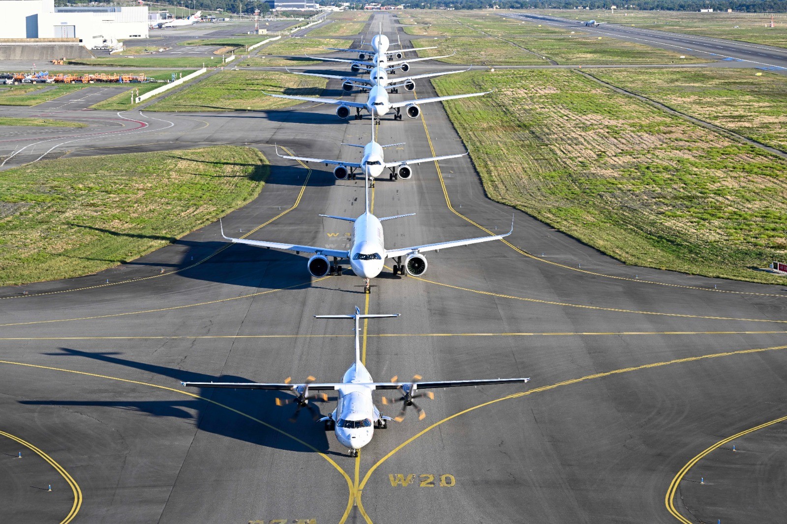 Aviões europeus estão 'na reserva' e podem ficar sem combustível para voos em algumas semanas; entenda