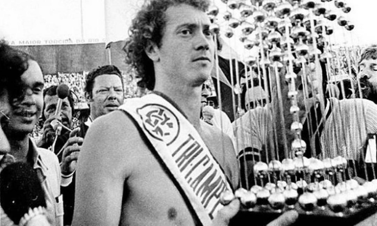 4º - INTERNACIONAL (1979) - Falcão comemora mais um título nacional pelo Colorado.  — Foto: Divulgação/Site oficial do Internacional