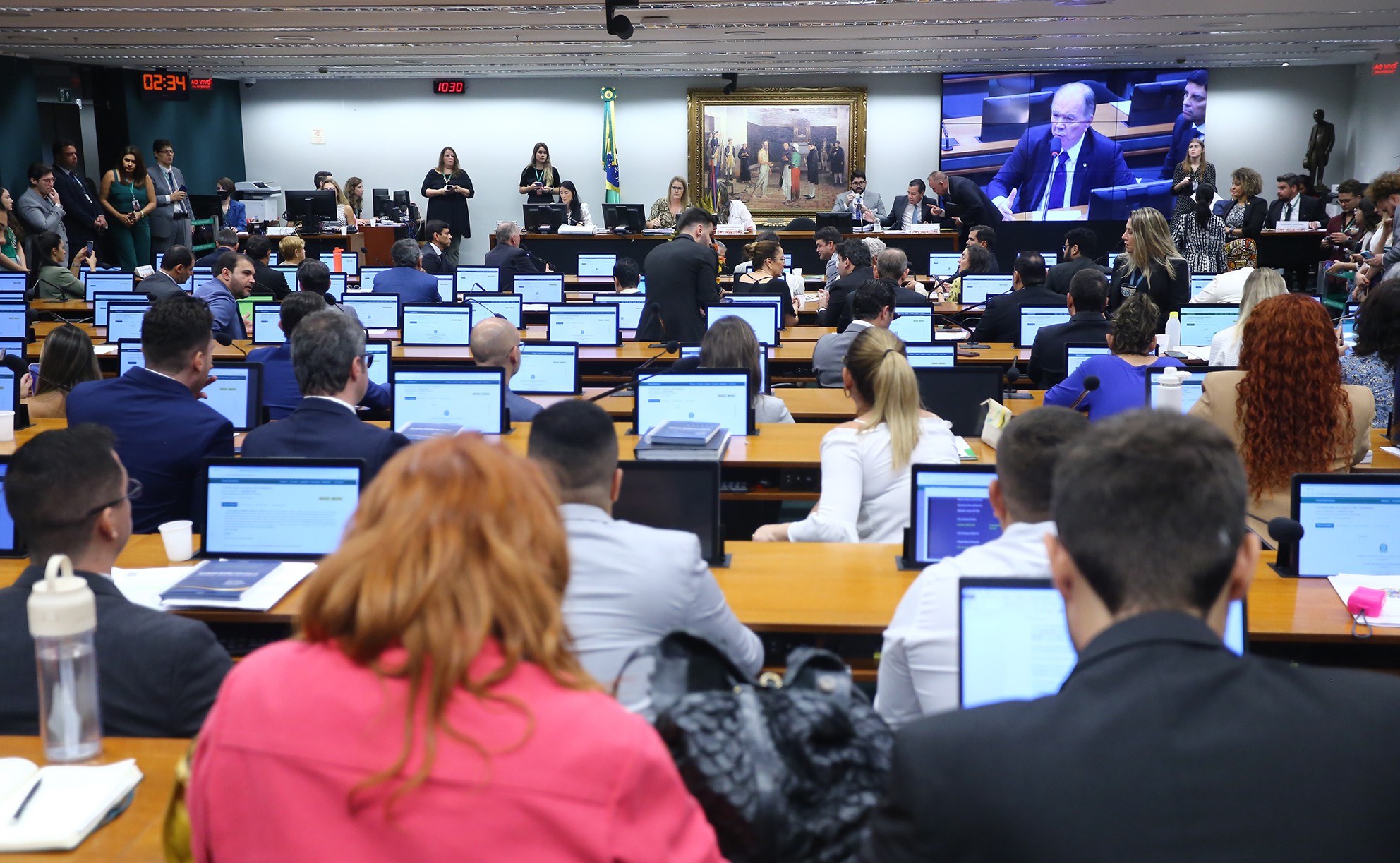 CCJ da Câmara inicia sessão de debate sobre anistia a envolvidos no 8 de janeiro