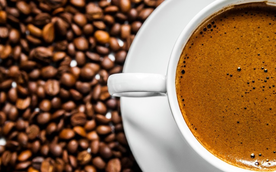 Entenda quais são os efeitos colaterais do consumo de café enfrentados por pacientes intolerantes