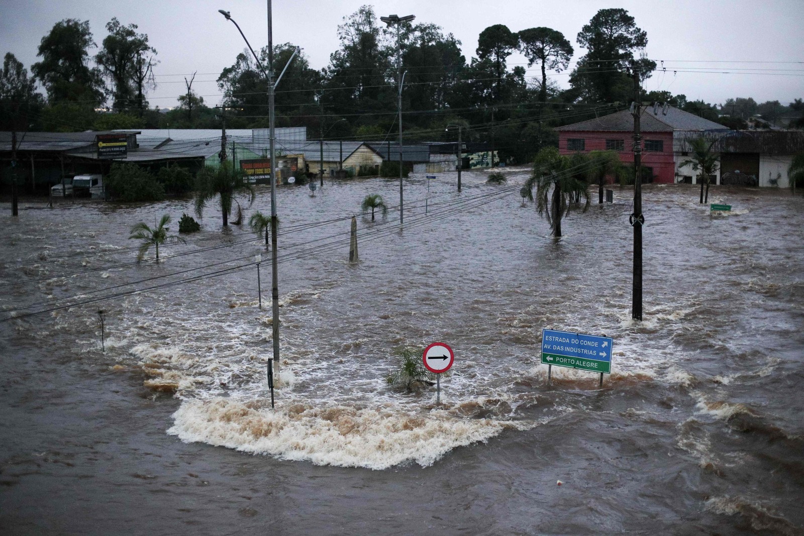 Casas afetadas pela enchente do rio Jacuí em Eldorado do Sul, Rio Grande do Sul. — Foto: Anselmo Cunha / AFP